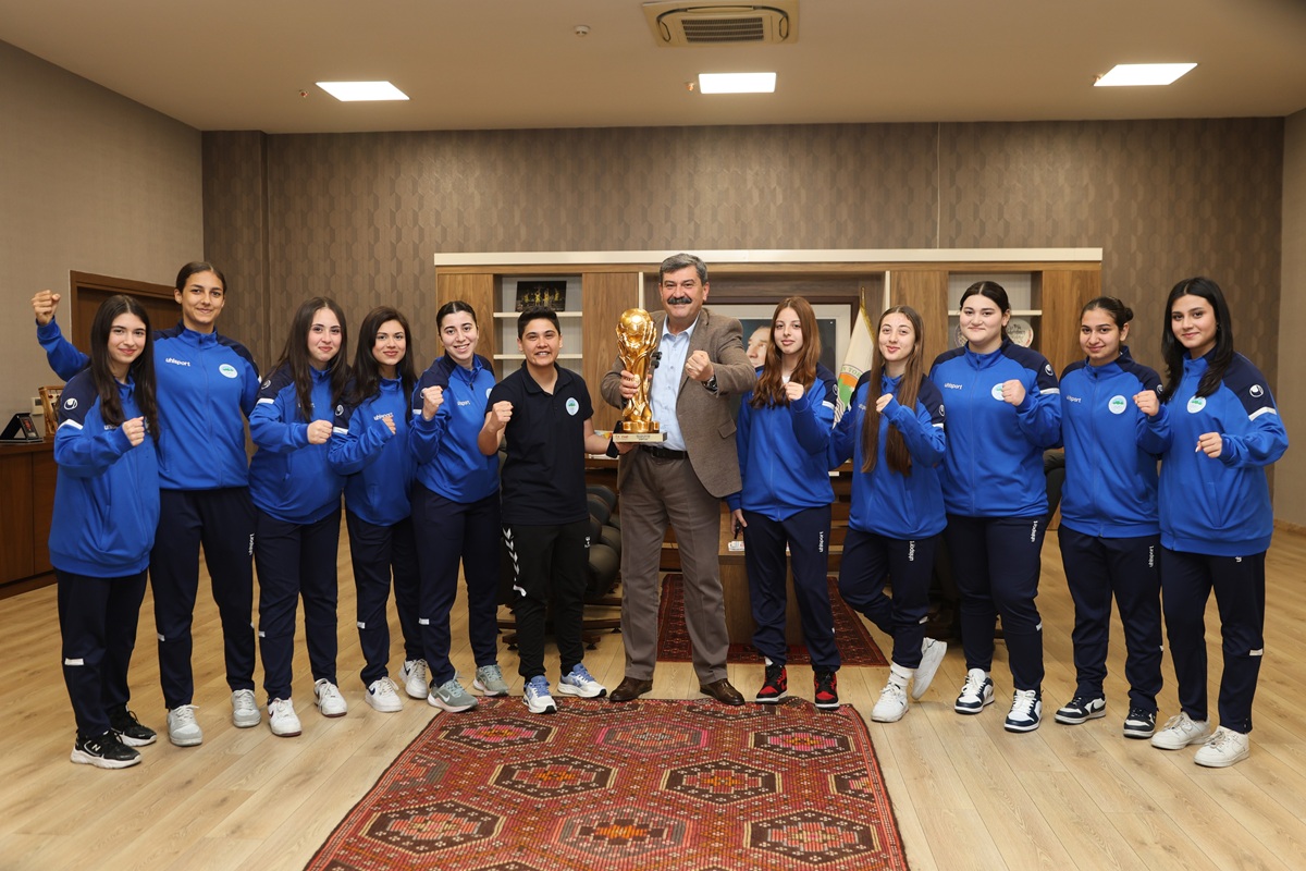 KADIN HENTBOL TAKIMIMIZ, NAMAĞLUP 1. LİG'E YÜKSELDİ - 21
