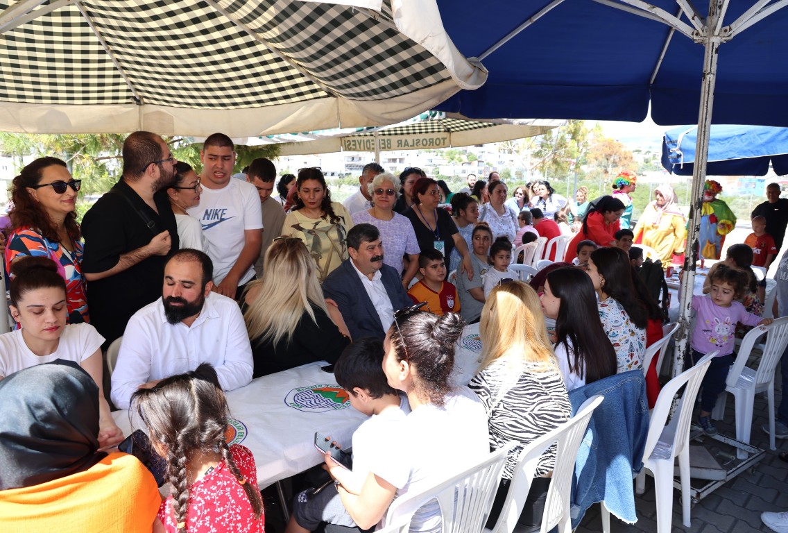 BAŞKAN YILDIZ, ENGELLİLER HAFTASI’NDA ÖZEL BİREYLERLE PİKNİK YAPTI
