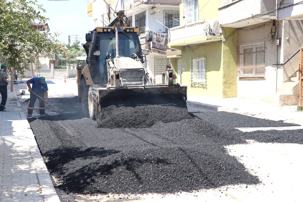 ALSANCAK MAHALLESİNDE SICAK ASFALT İLE KAPLANAN YOL YENİLENDİ