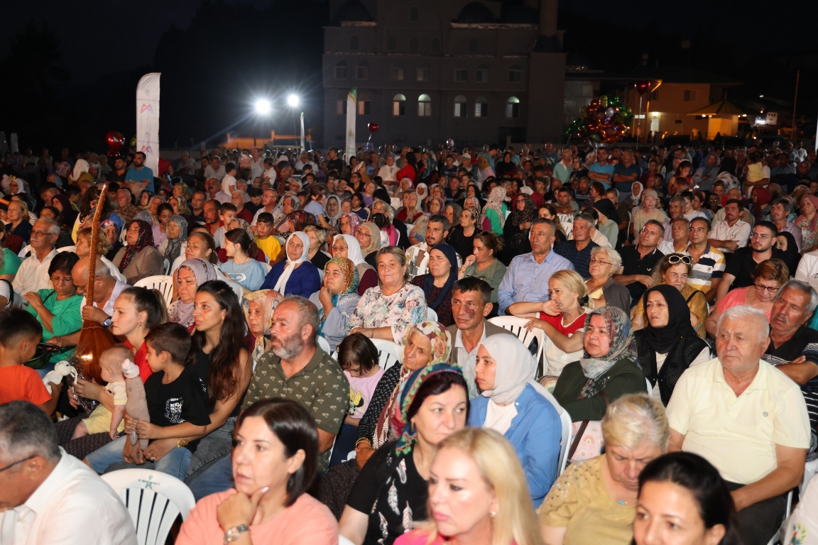 TOROSLAR BELEDİYESİ ŞEFTALİ HASAT ŞENLİĞİ DÜZENLEDİ