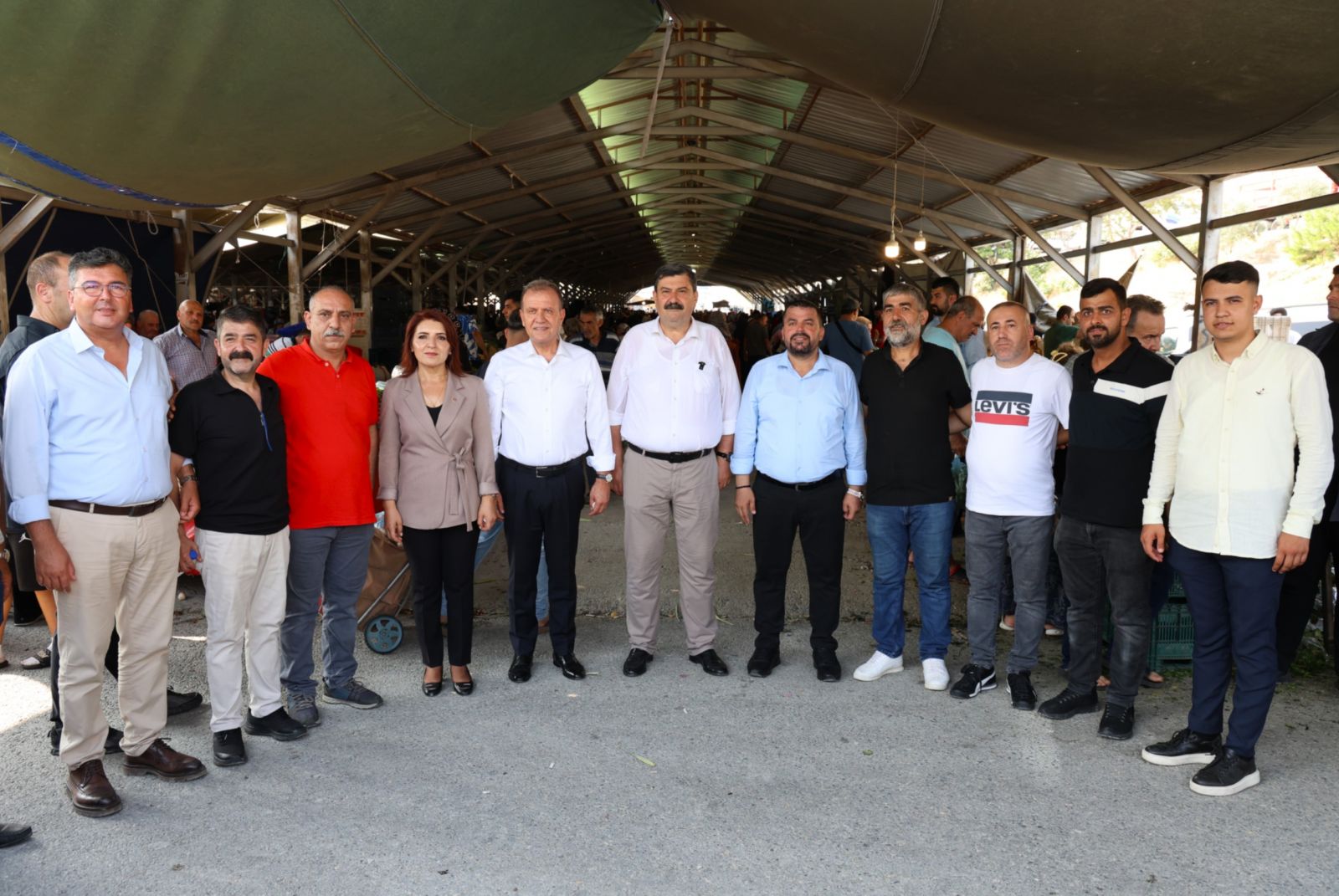 BAŞKAN YILDIZ VE BAŞKAN SEÇER’DEN GÜNEYKENT SEMT PAZARINA ZİYARET