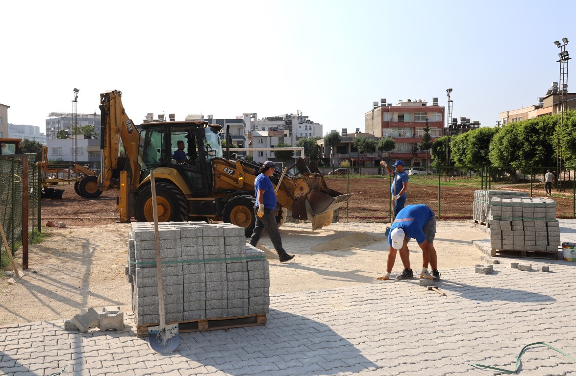 TOROSLAR BELEDİYESİ TURGUT TÜRKALP FUTBOL SAHASINI YENİDEN HALKIN HİZMETİNE AÇIYOR