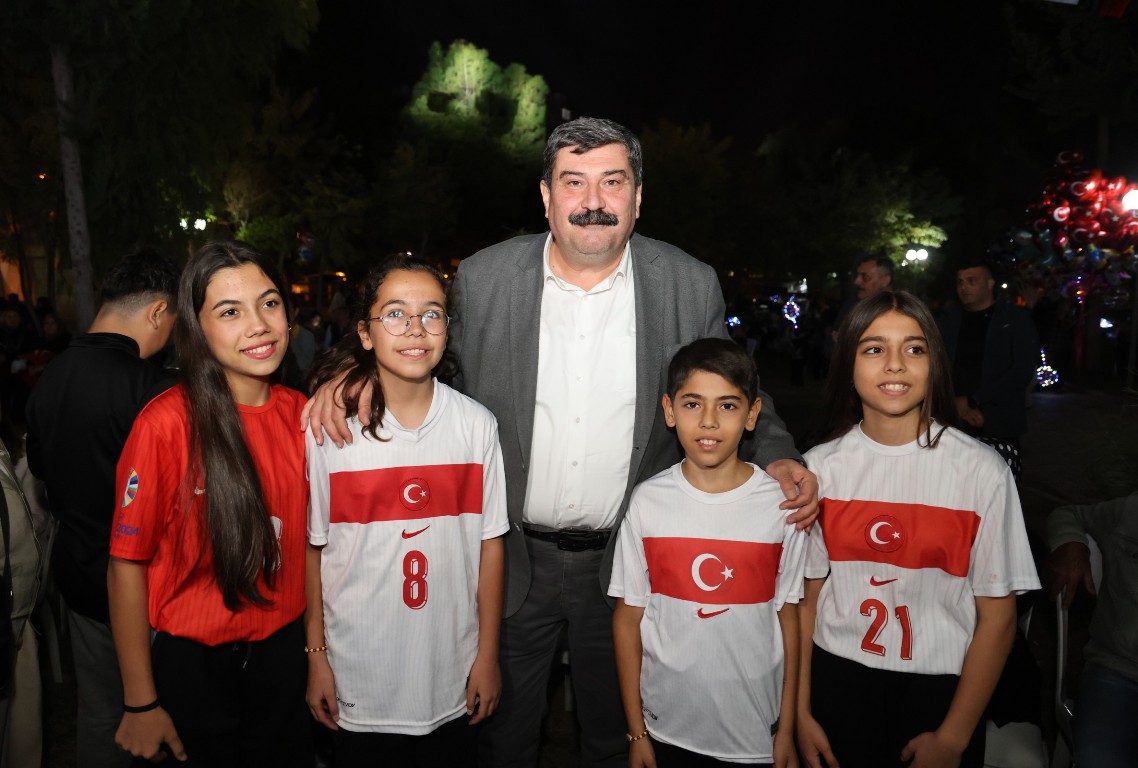TOROSLAR'DA CUMHURİYET BAYRAMI COŞKUYLA KUTLANDI