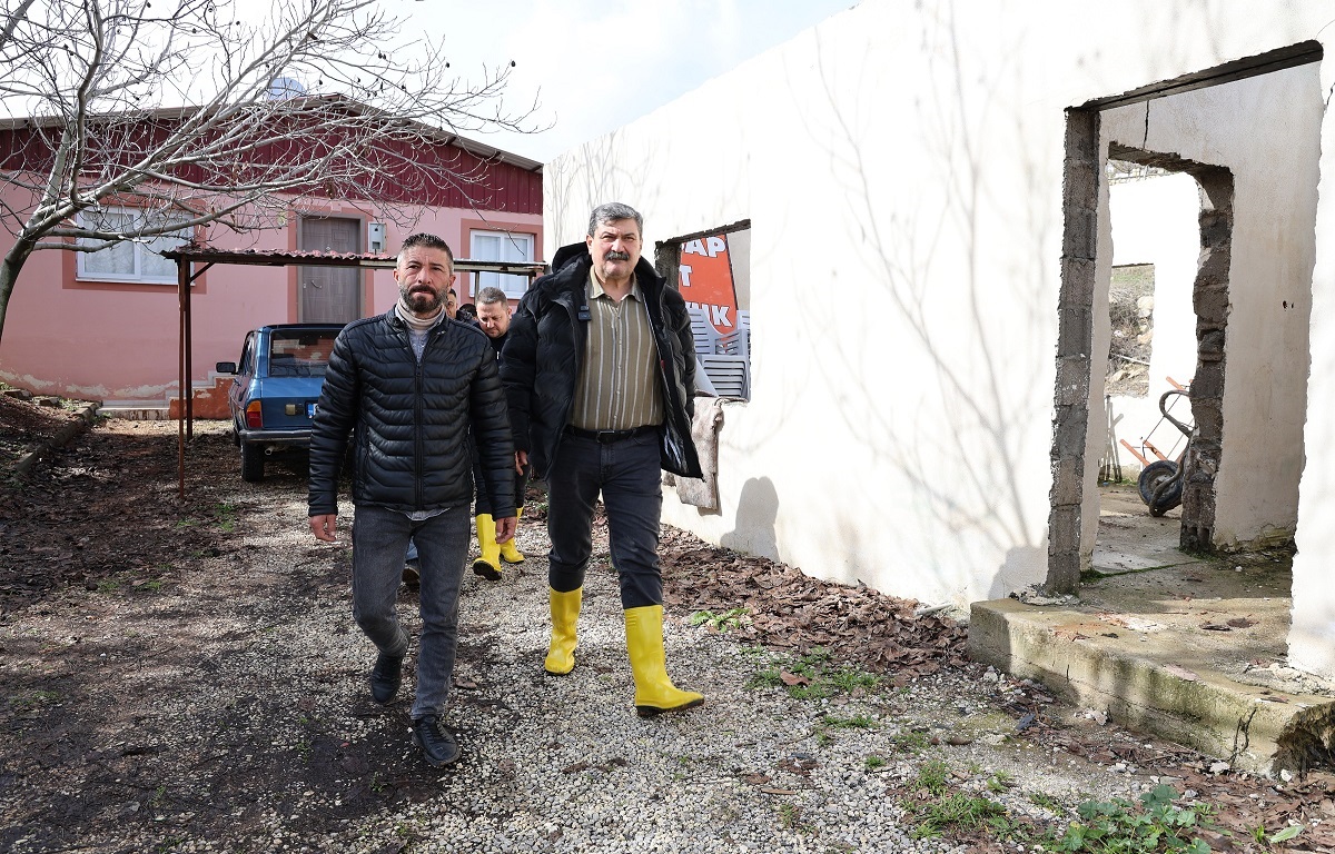 TOROSLAR BELEDİYESİ SAĞANAK YAĞIŞIN İZLERİNİ SİLMEK İÇİN 7/24 ÇALIŞIYOR