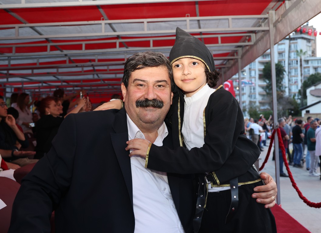 BAŞKAN YILDIZ, ÇOCUKLARIN BAYRAM SEVİNCİNİ PAYLAŞTI