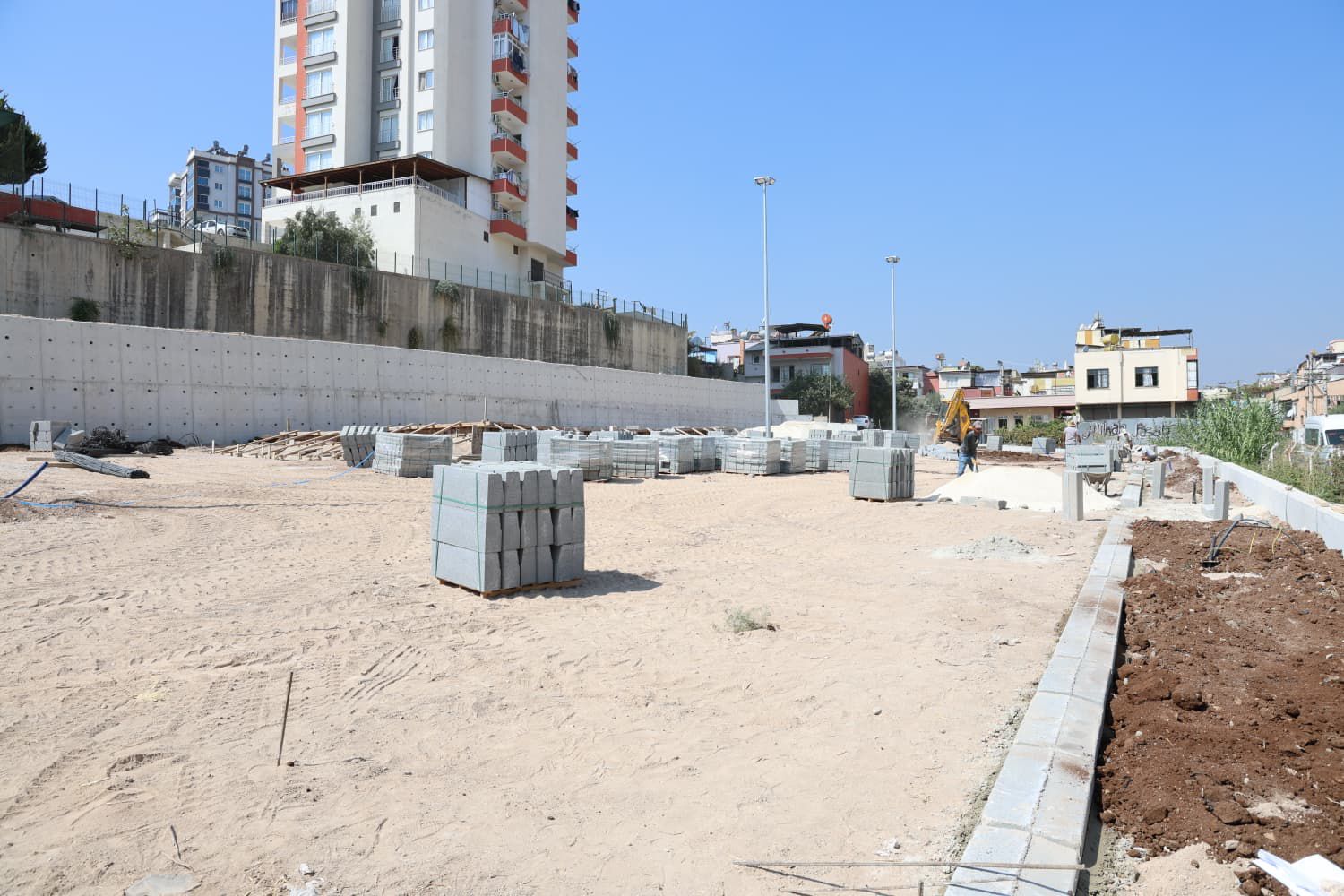 TOROSLAR BELEDİYESİNDEN ÇUKUROVA MAHALLESİ’NE ESTETİK DOKUNUŞ