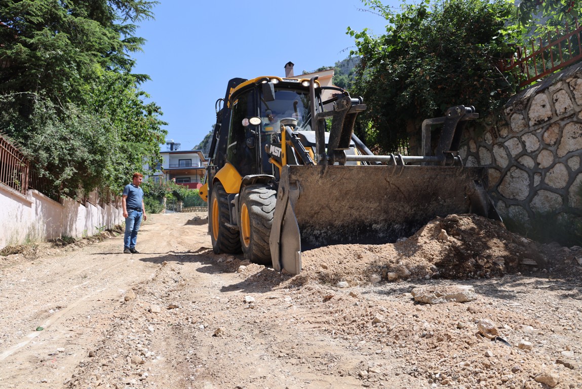 TOROSLAR’IN YAYLALARINDA HİZMET DÖRT KOLDAN DEVAM EDİYOR