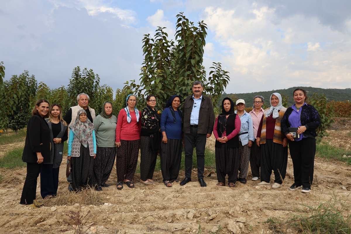 BAŞKAN YILDIZ, KADIN ÇİFTÇİLERLE TARLADA BULUŞTU