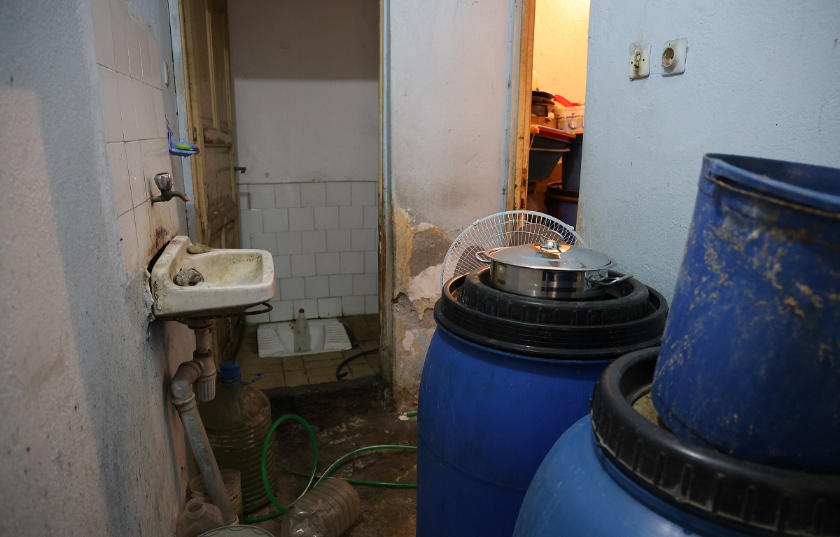 TOROSLAR ZABITASINDAN HALK SAĞLIĞINI TEHDİT EDEN MERDİVEN ALTI ŞALGAM İMALATHANESİNE MÜHÜR