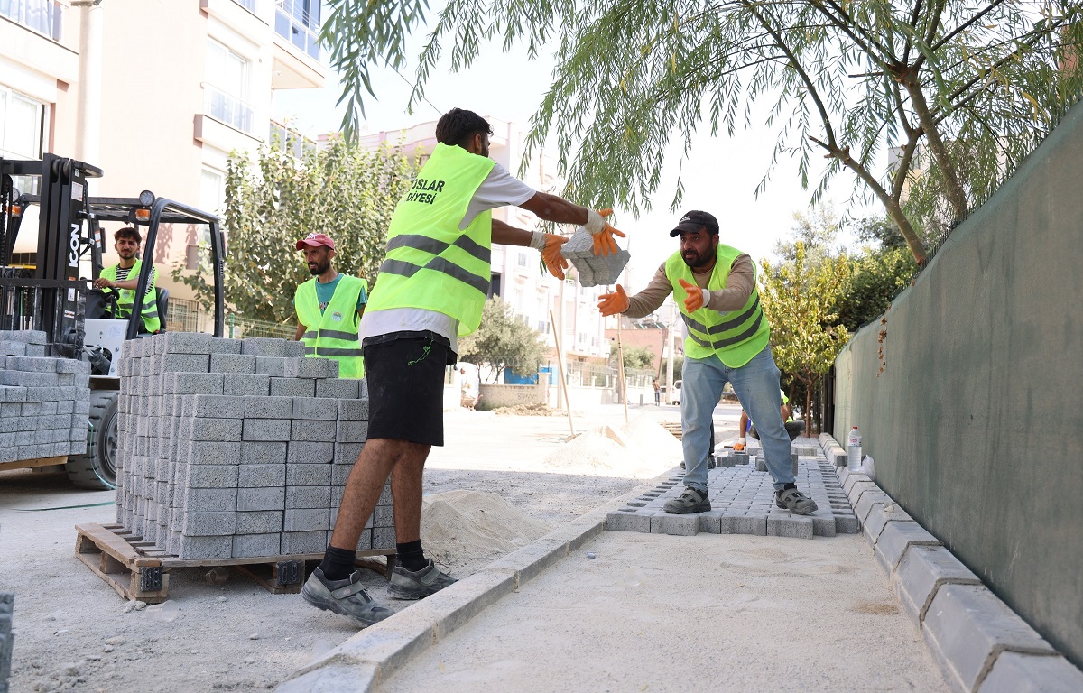 TOROSLAR’DA YOLLAR YENİLENİYOR, ULAŞIM RAHATLIYOR