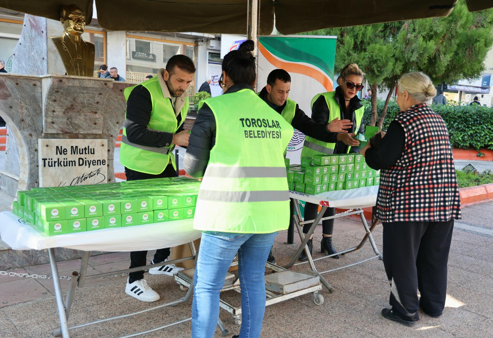 BAŞKAN YILDIZ, KANDİL SİMİDİ DAĞITTI