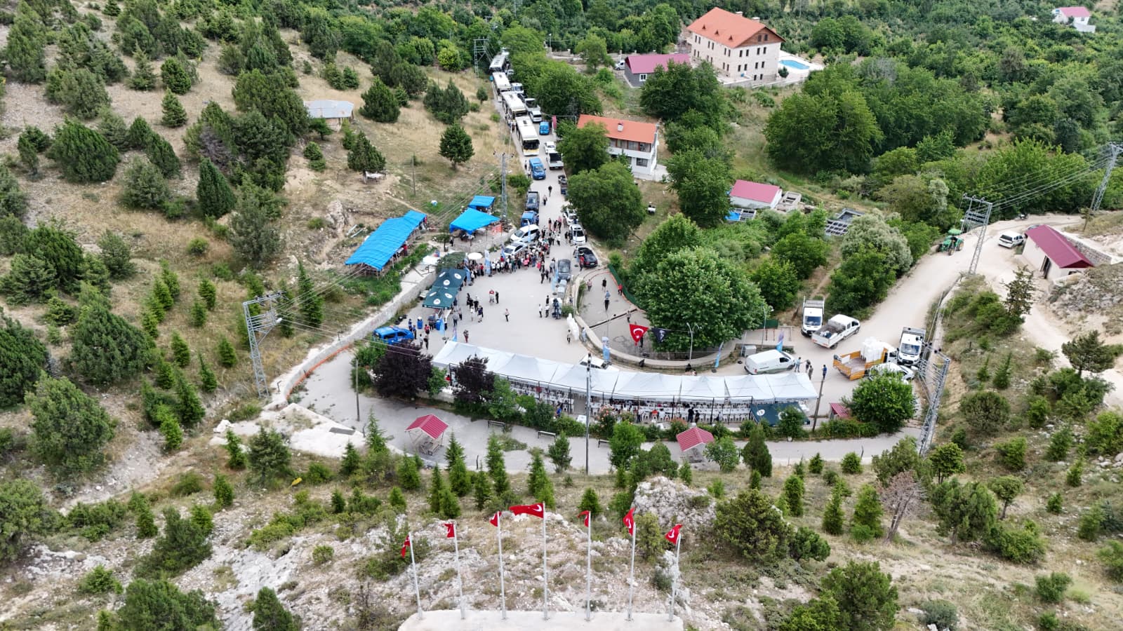 HER AY FARKLI BİR ROTA! TOROSLAR BELEDİYESİNİN DOĞA YÜRÜYÜŞLERİ YOĞUN İLGİYLE DEVAM EDİYOR - Görsel 20