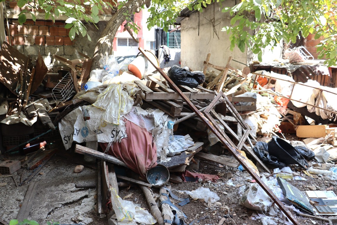 TOROSLAR’DA ÇÖP EVE TEMİZLİK OPERASYONU