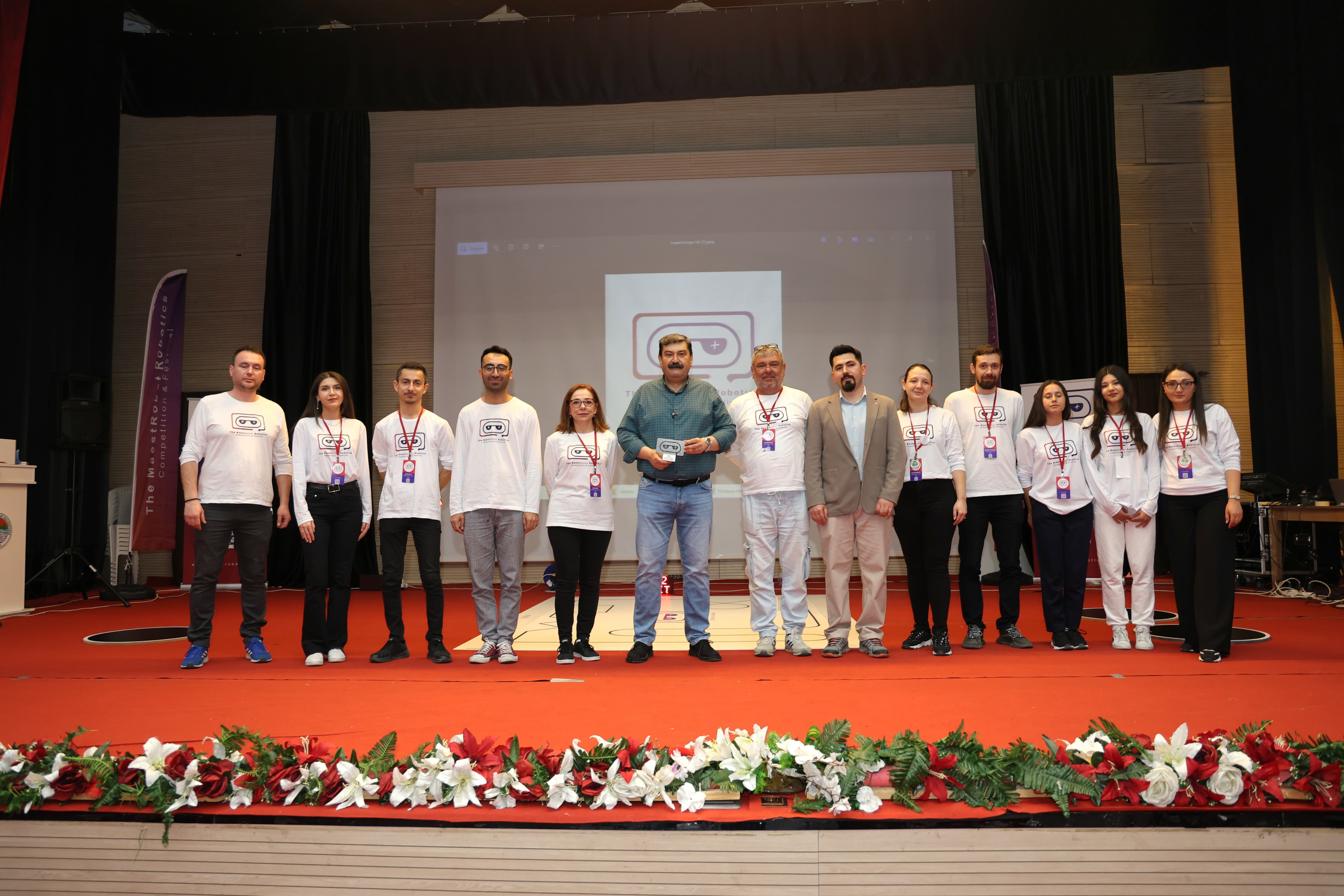 TOROSLAR BELEDİYESİNİN ÖNCÜLÜĞÜNDE ROBOTİK YARIŞMA DÜZENLENDİ