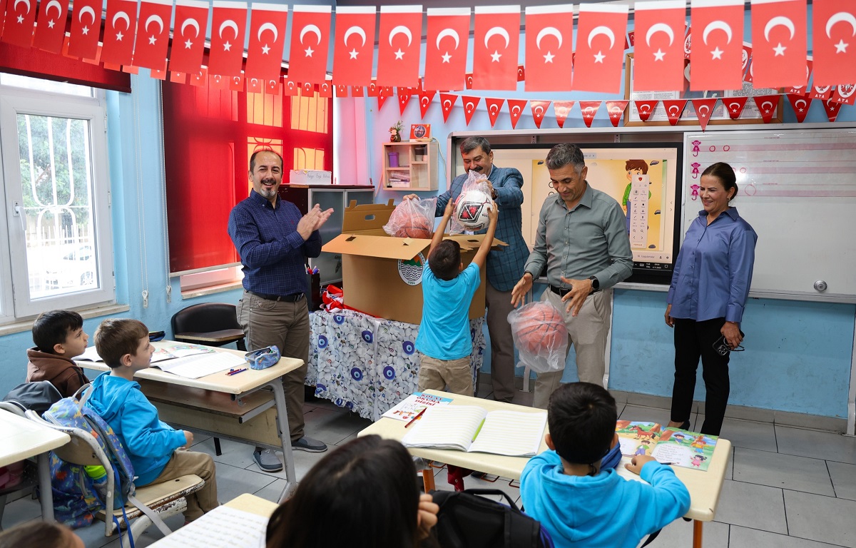BAŞKAN YILDIZ’DAN, EN ÇOK ATIK PİL TOPLAYAN ÖĞRENCİLERE SÜRPRİZ ZİYARET