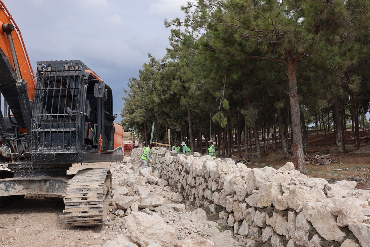TOROSLAR’IN 16 BİN METREKARELİK PİKNİK ALANINDA YENİLEME ÇALIŞMALARI SÜRÜYOR - Görsel 4