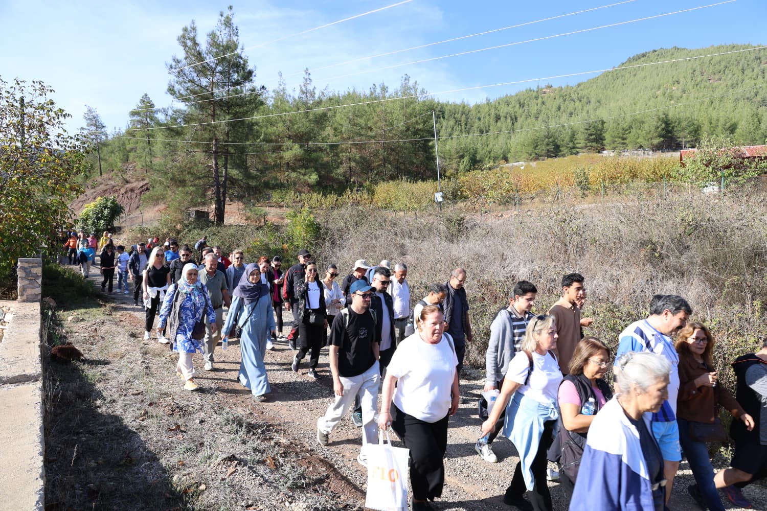 TOROSLAR’DA CUMHURİYET DOĞA YÜRÜYÜŞÜ COŞKUYLA GERÇEKLEŞTİ