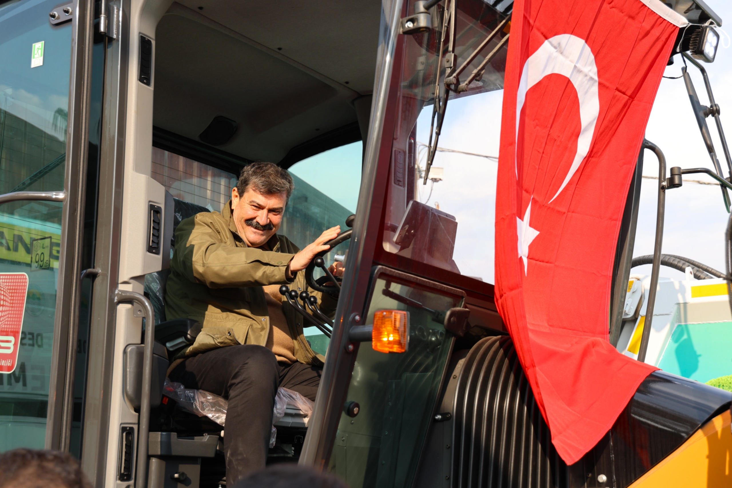TBB’DEN TOROSLAR’A GREYDER VE ATIK TOPLAMA ARACI HİBESİ