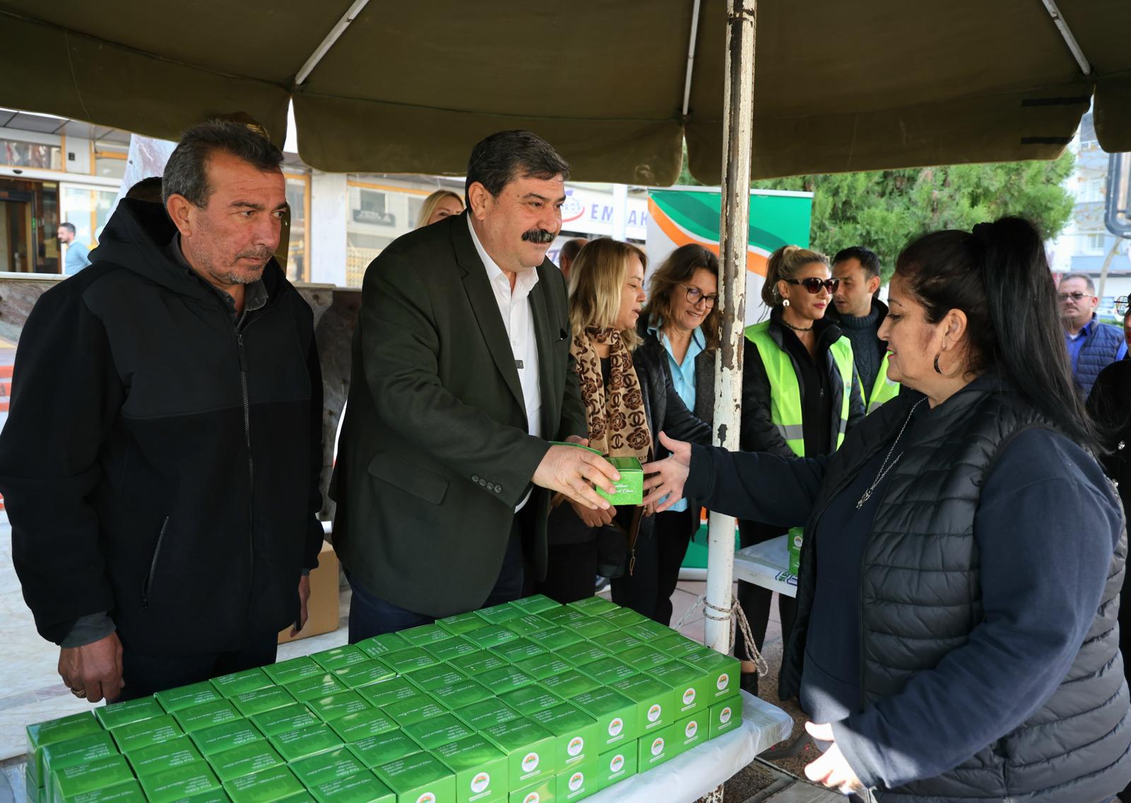 BAŞKAN YILDIZ, KANDİL SİMİDİ DAĞITTI