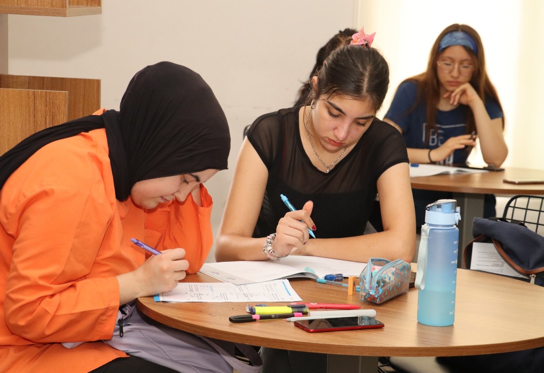 TOROSLAR AKADEMİ EĞİTİM MERKEZİ’NDE SINAVA HAZIRLANAN ÖĞRENCİLERE ETÜT DESTEĞİ
