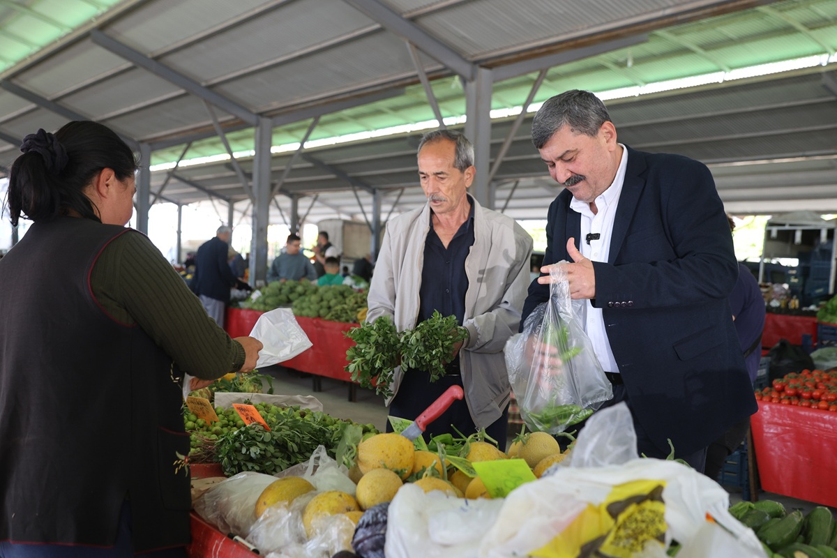 BAŞKAN YILDIZ, ÜRETİCİ VE KÖYLÜ PAZARINDA VATANDAŞLARLA BULUŞTU