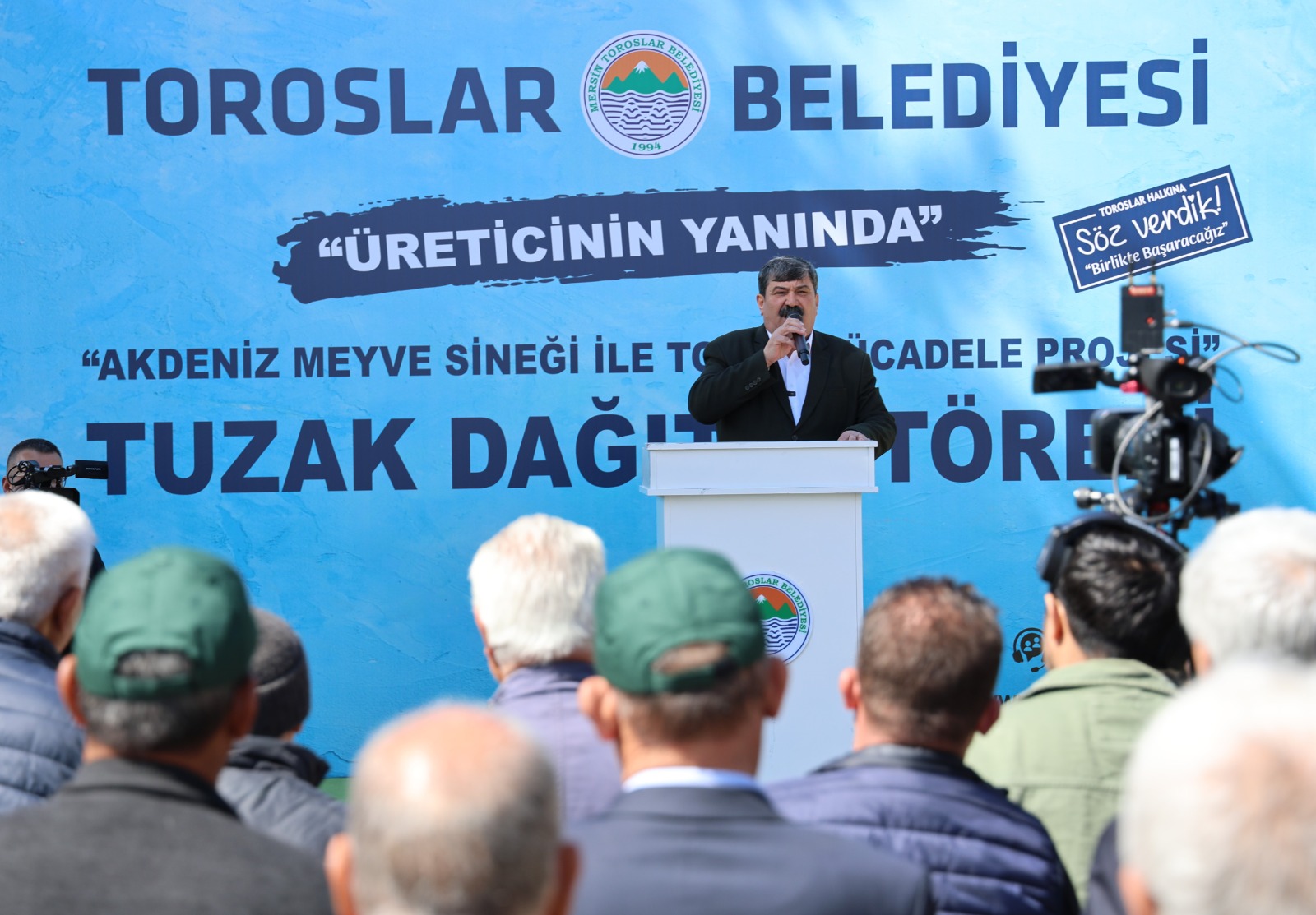 TOROSLAR BELEDİYESİNDEN ÇİFTÇİYE DESTEK