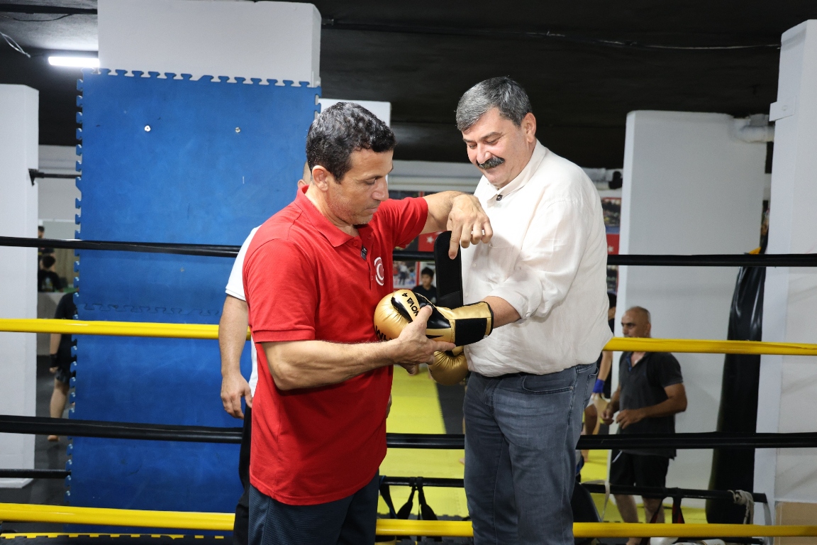 BAŞKAN YILDIZ, MUAY THAİ SPORCULARIYLA BULUŞTU