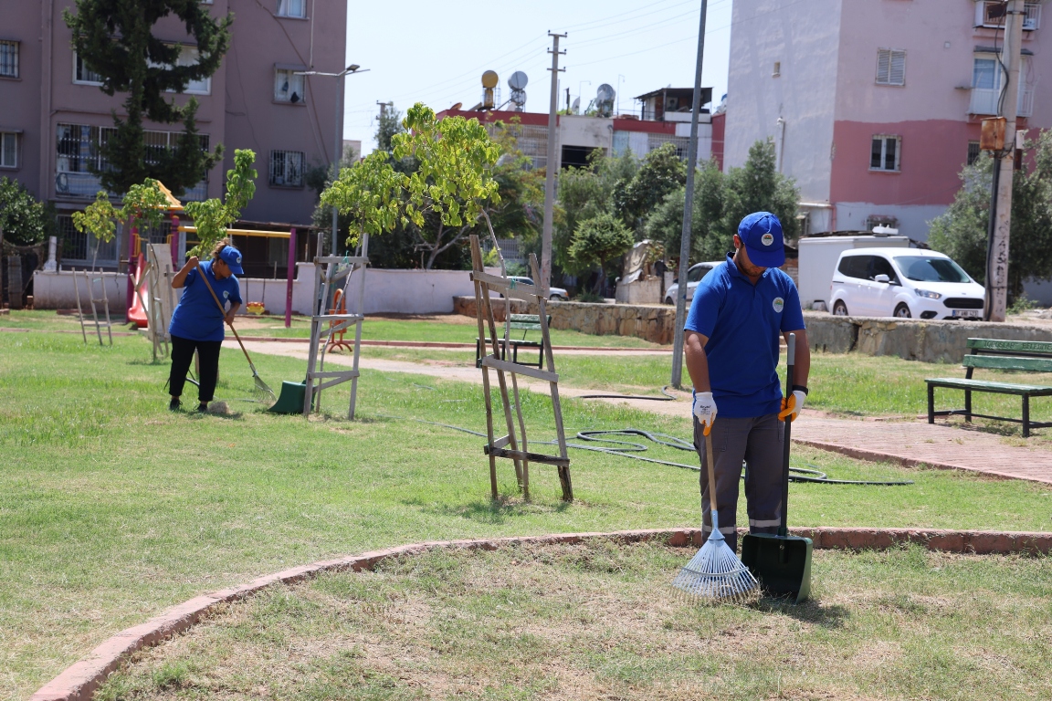 TOROSLAR’DA PARKLAR YENİLENİYOR, VATANDAŞLARA DAHA KONFORLU ALANLAR SUNULUYOR