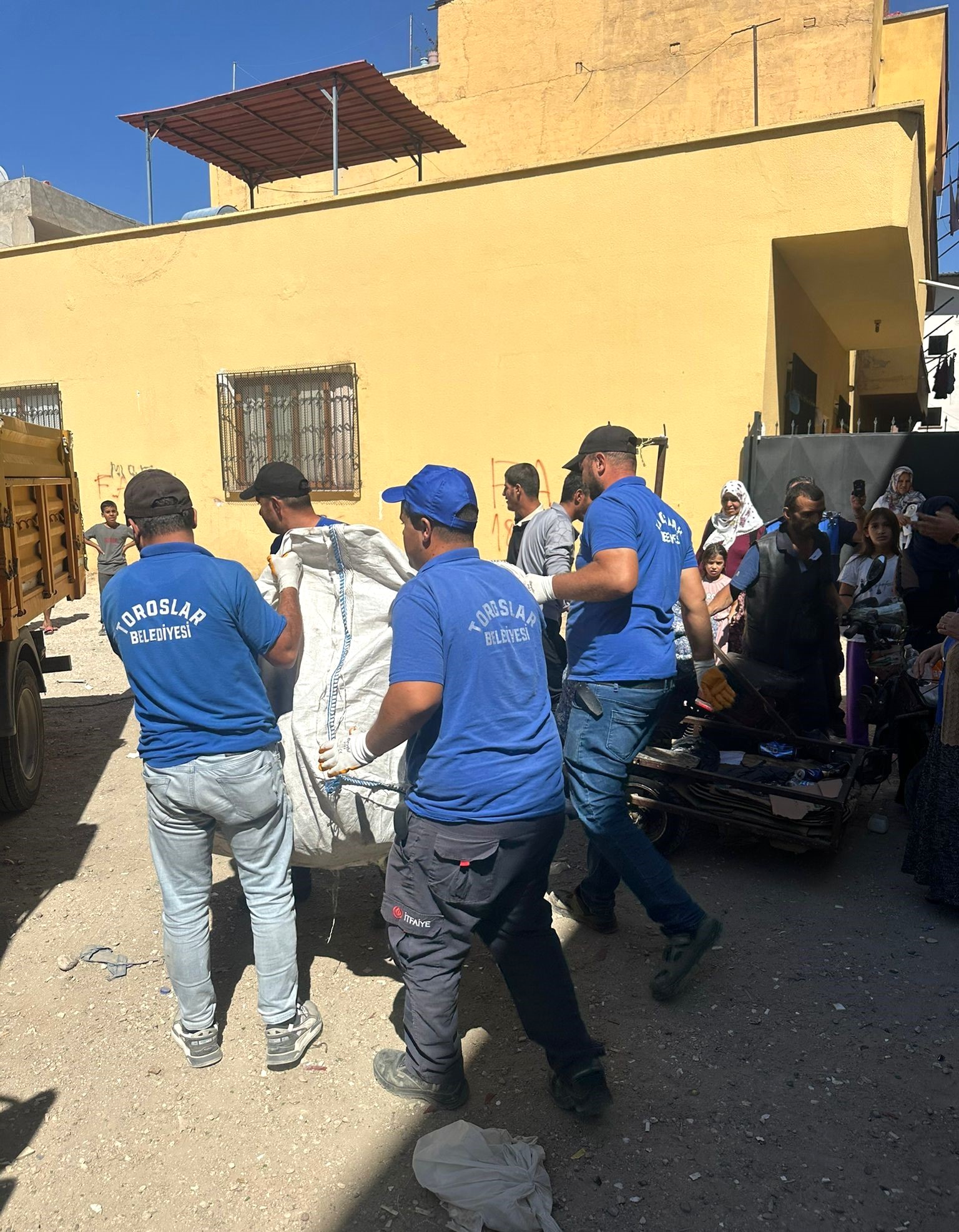 TOROSLAR’DA HALK SAĞLIĞINI TEHDİT EDEN İKİNCİ EL SATIŞLARINA GEÇİT YOK