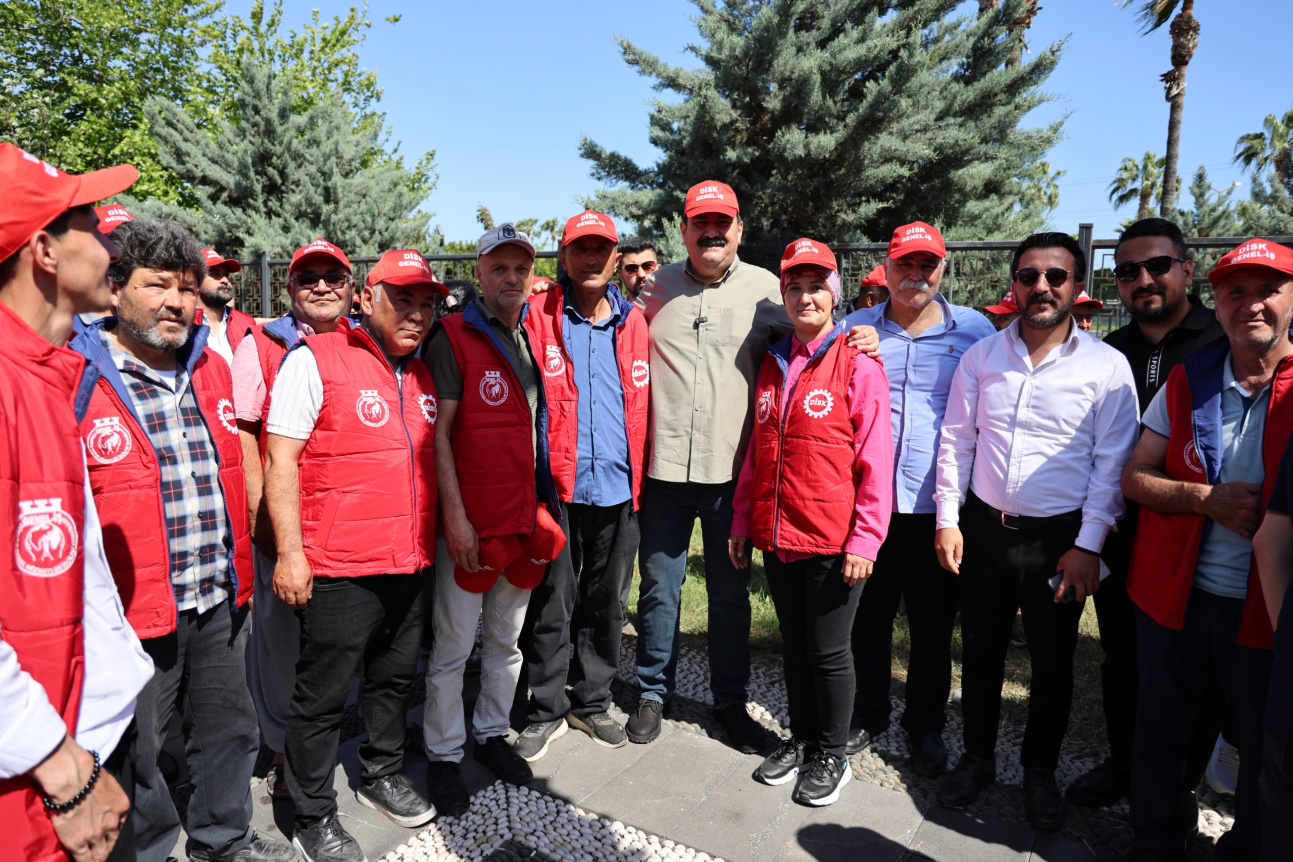 BAŞKAN YILDIZ, 1 MAYIS’I EMEKÇİLERLE KUTLADI