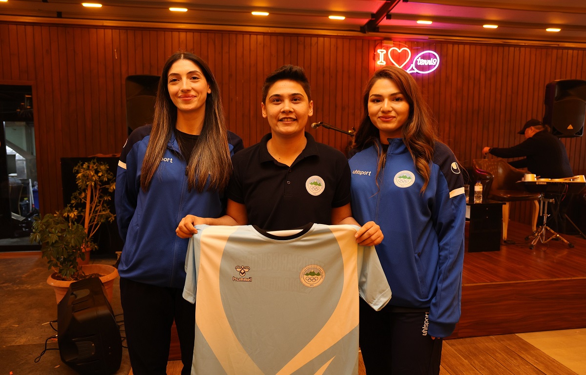 TOROSLAR’IN KADIN HENTBOL TAKIMINA PLAY-OFF ÖNCESİ MORAL VE DESTEK GECESİ
