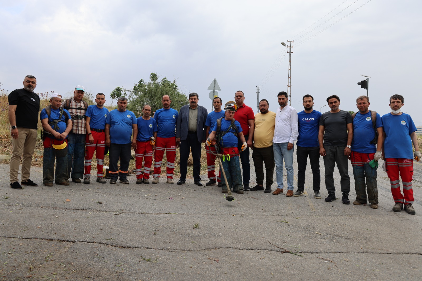 BAŞKAN YILDIZ, 1 MAYIS EMEK ve DAYANIŞMA GÜNÜ’NDE SAHA ÇALIŞMASI YAPAN PERSONELİYLE BİR ARAYA GELDİ