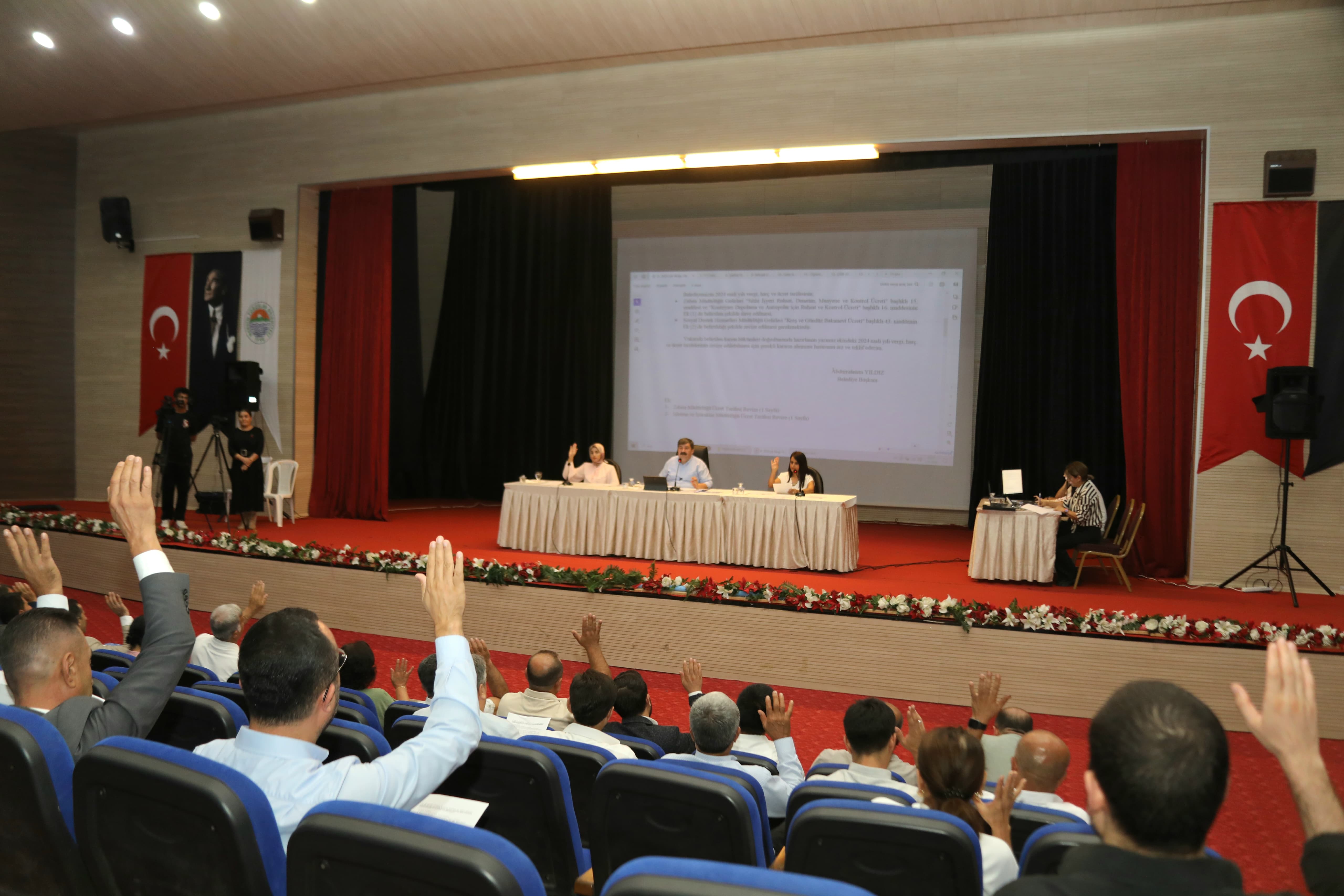 TOROSLAR’A OKUMA SALONU VE EMEKLİ EVİ GELİYOR