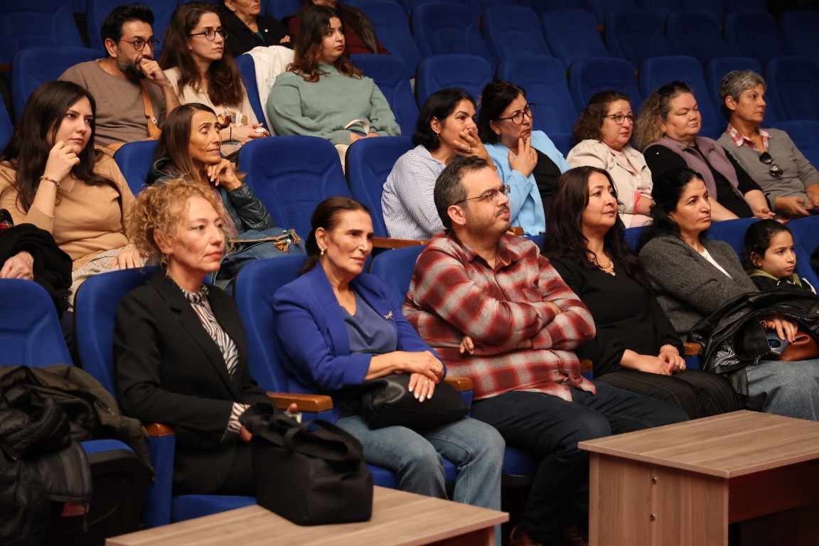 KADINA YÖNELİK ŞİDDETLE MÜCADELE, SANATIN GÜÇLÜ DİLİYLE ANLATILDI