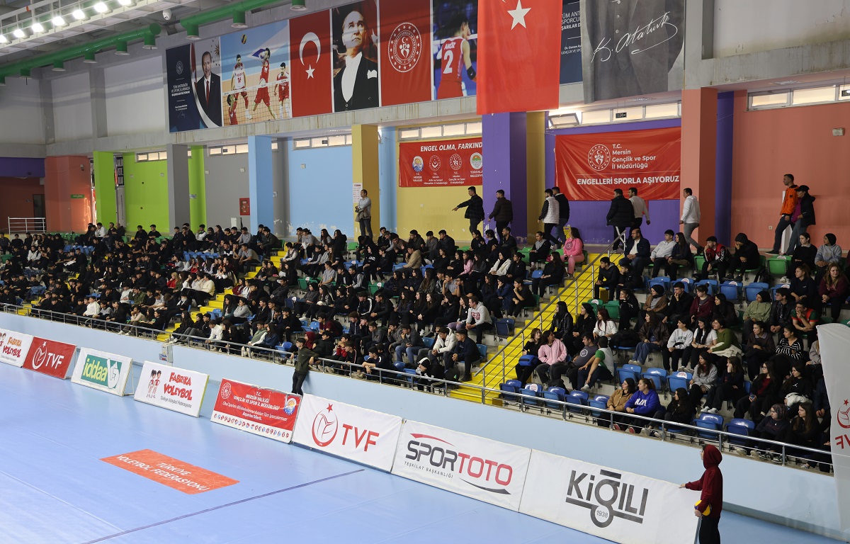 TOROSLAR BELEDİYESİNİN KADIN VOLEYBOL TAKIMI YİNE GALİP GELDİ