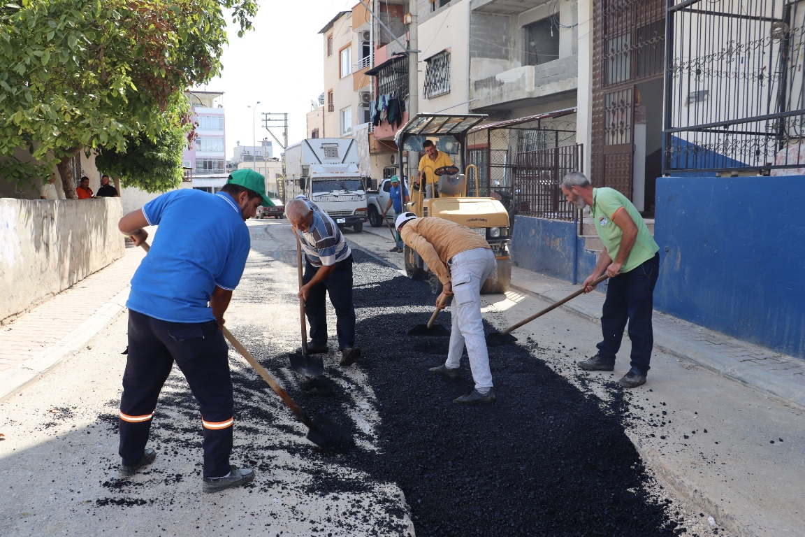 TOROSLAR’DA YOL YENİLEME ÇALIŞMALARI SÜRÜYOR