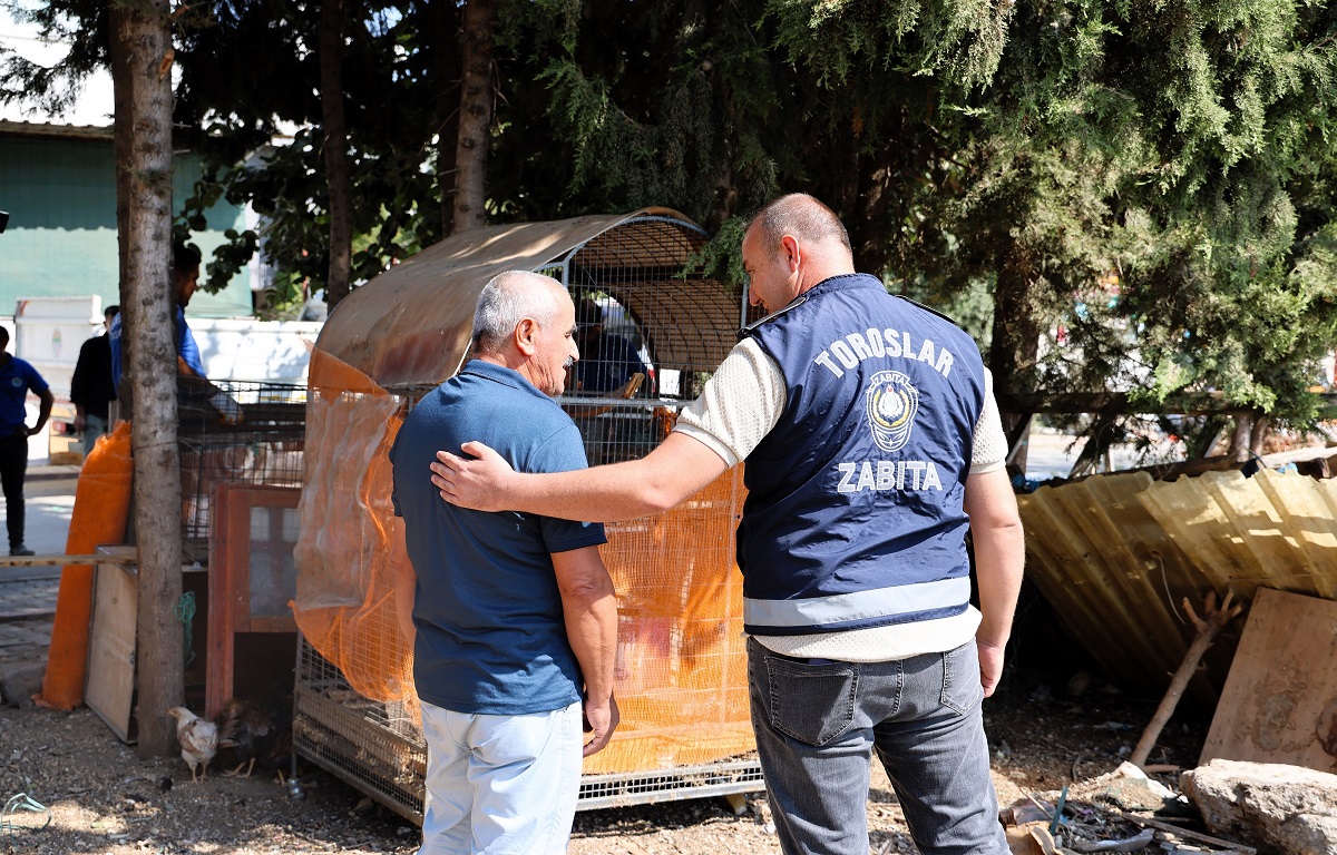 MÜFTÜ DERESİ YÜRÜYÜŞ YOLUNDA İŞGALE SON: TOROSLAR BELEDİYESİNDEN DÜZENLEME