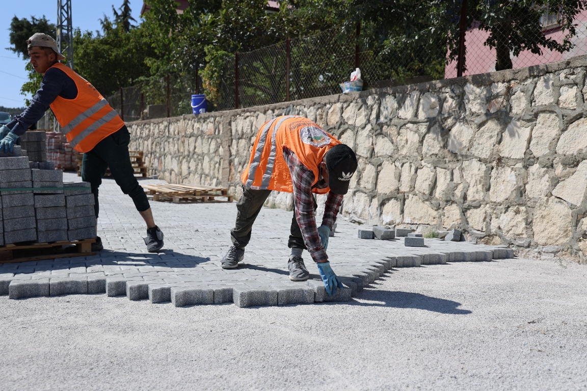 BAŞKAN YILDIZ, GÖZNE’DE KİLİT PARKE YOL ÇALIŞMALARINI İNCELEDİ