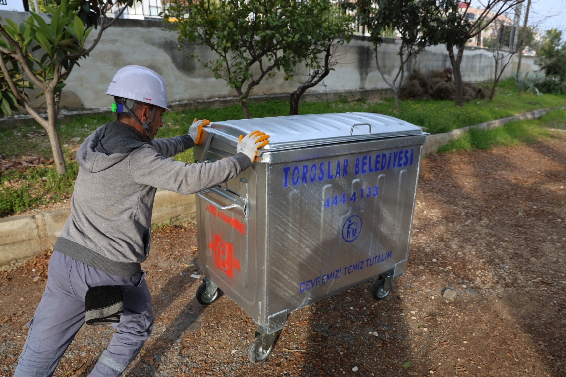TOROSLAR BELEDİYESİ 725 ADET YENİ ÇÖP KONTEYNERİ ALDI