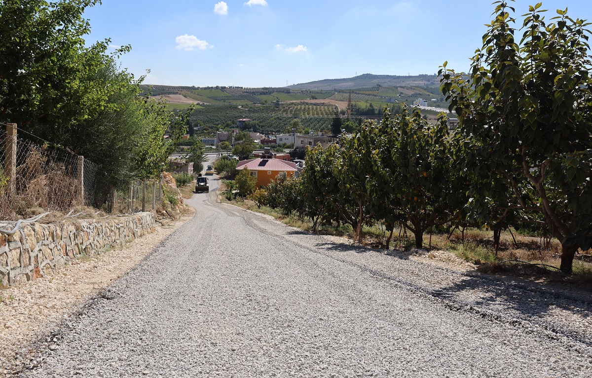 TOROSLAR’DA YOLLAR YENİLENİYOR, ULAŞIM RAHATLIYOR
