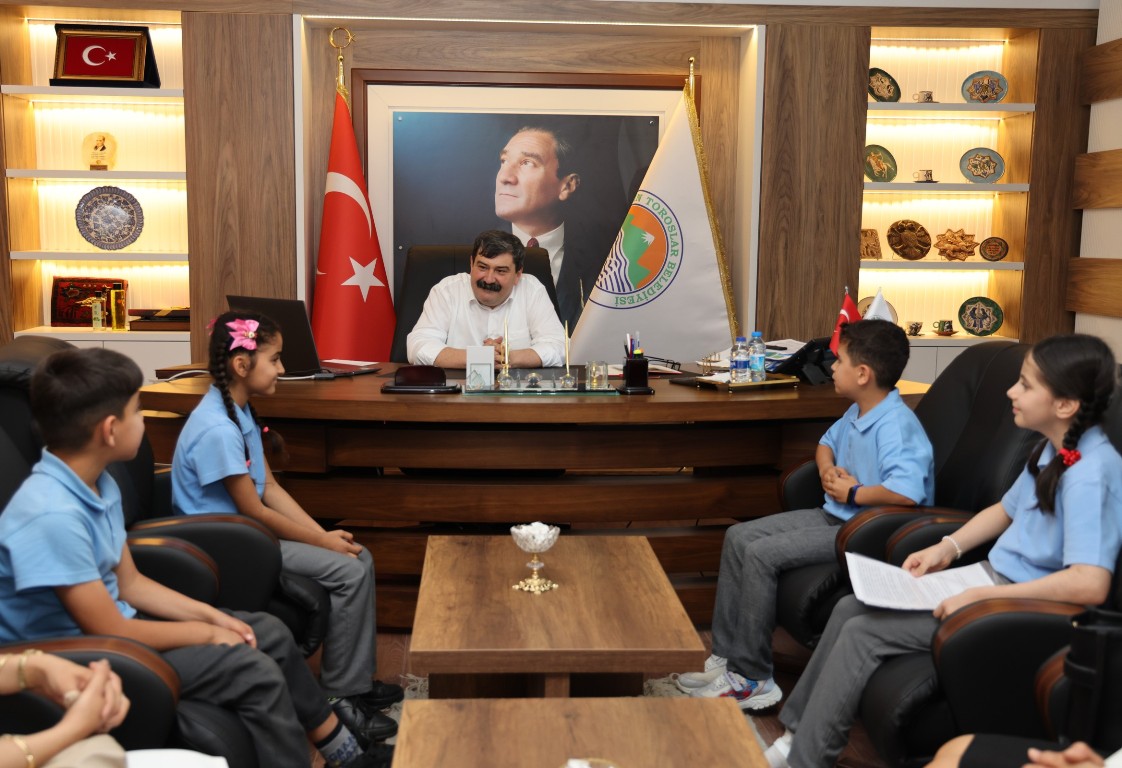BAŞKAN YILDIZ, 23 NİSAN’DA KOLTUĞUNU MİNİK EYLÜL’E BIRAKTI