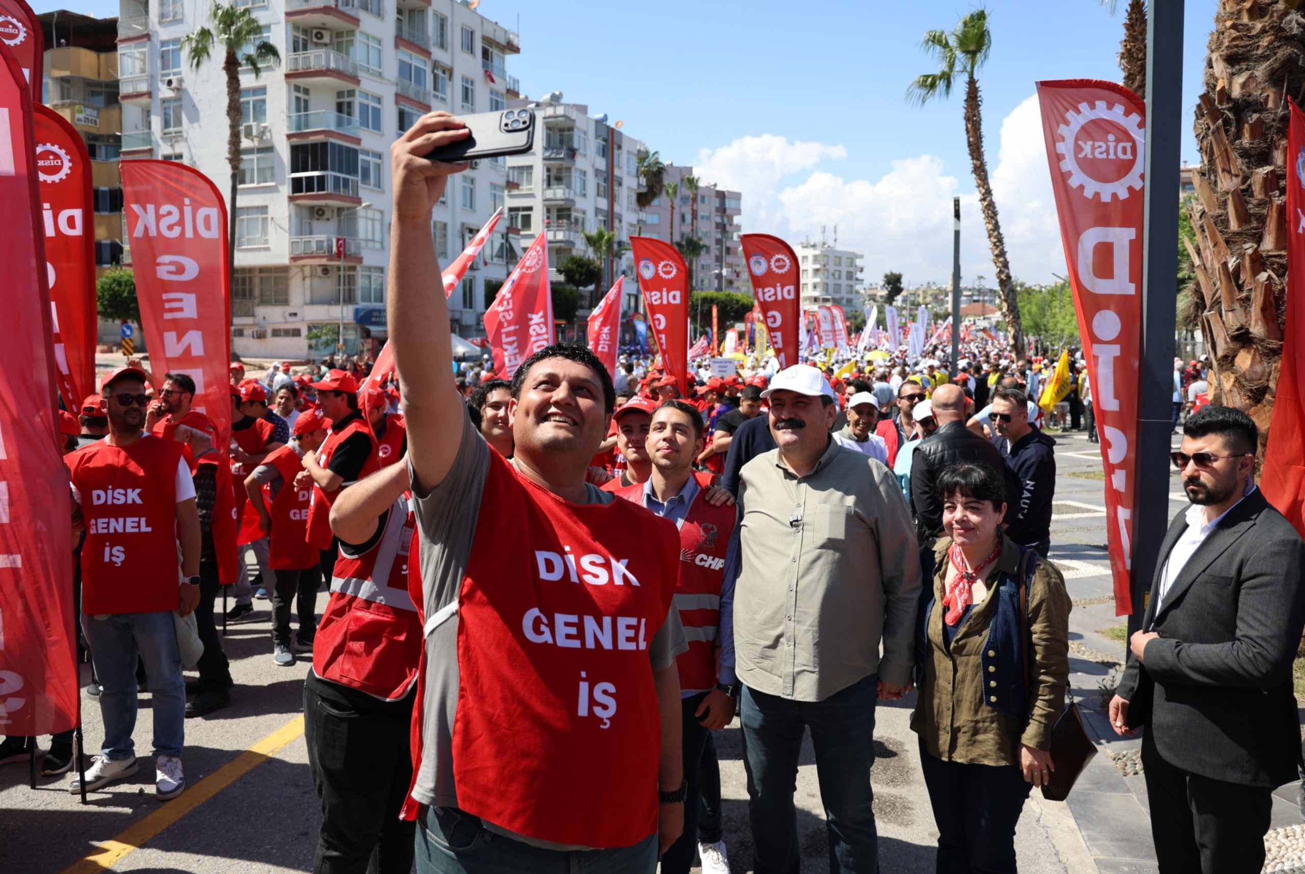 BAŞKAN YILDIZ, 1 MAYIS’I EMEKÇİLERLE KUTLADI
