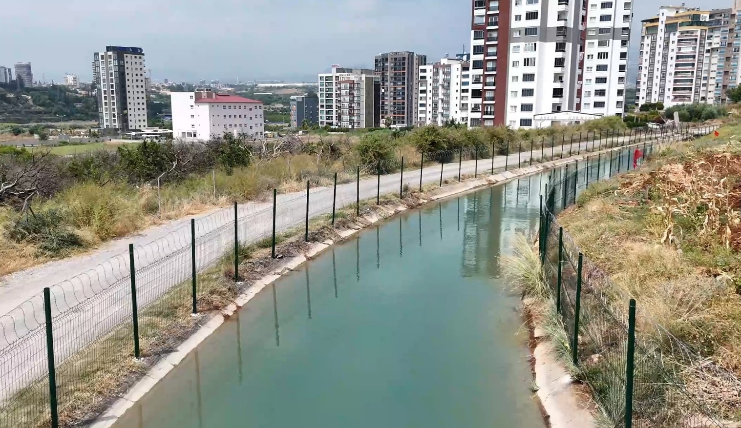TOROSLAR BELEDİYESİNDEN DSİ SULAMA KANALINDA HAYATİ GÜVENLİK ÖNLEMİ - Görsel 10