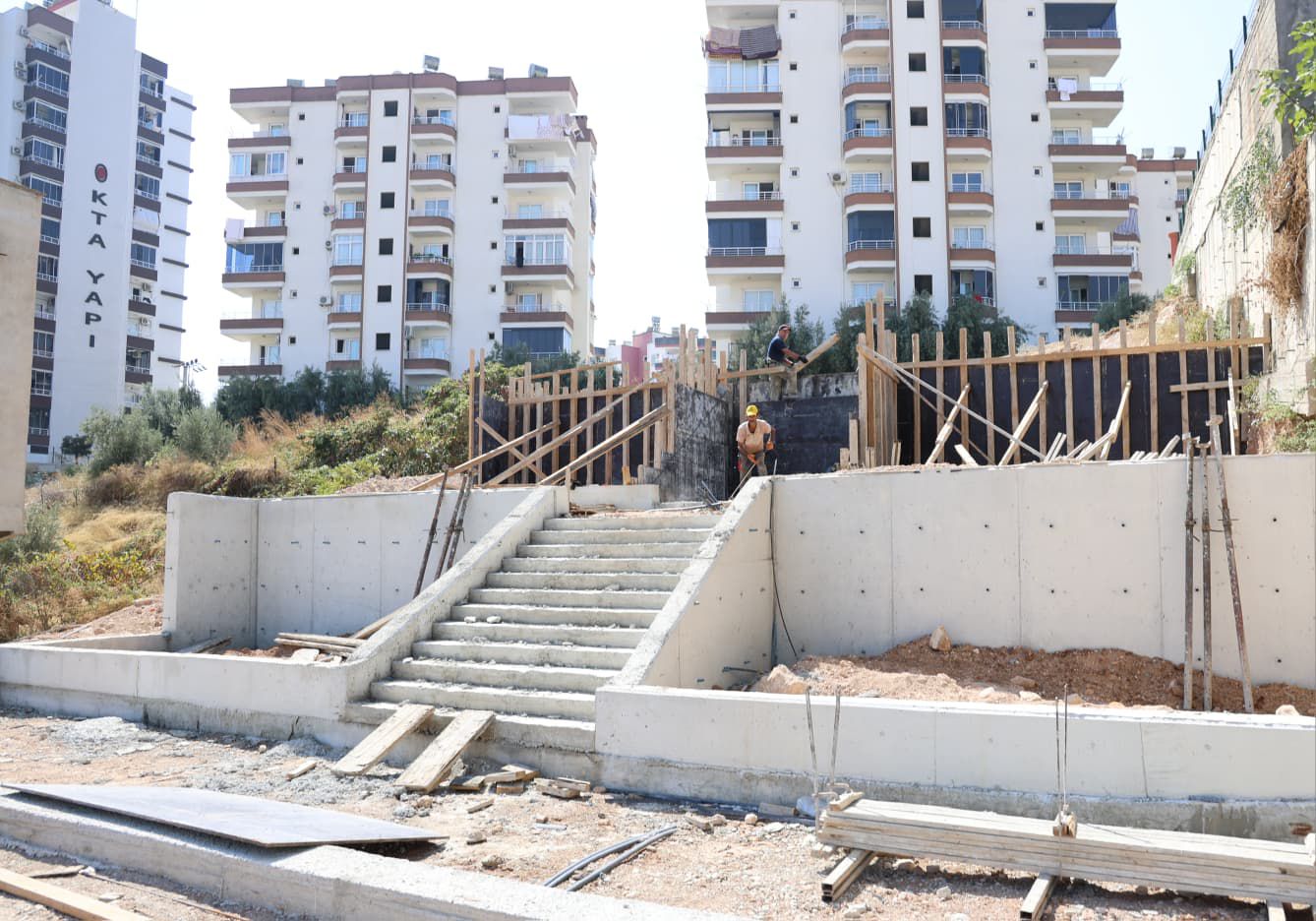 TOROSLAR BELEDİYESİNDEN ÇUKUROVA MAHALLESİ’NE ESTETİK DOKUNUŞ