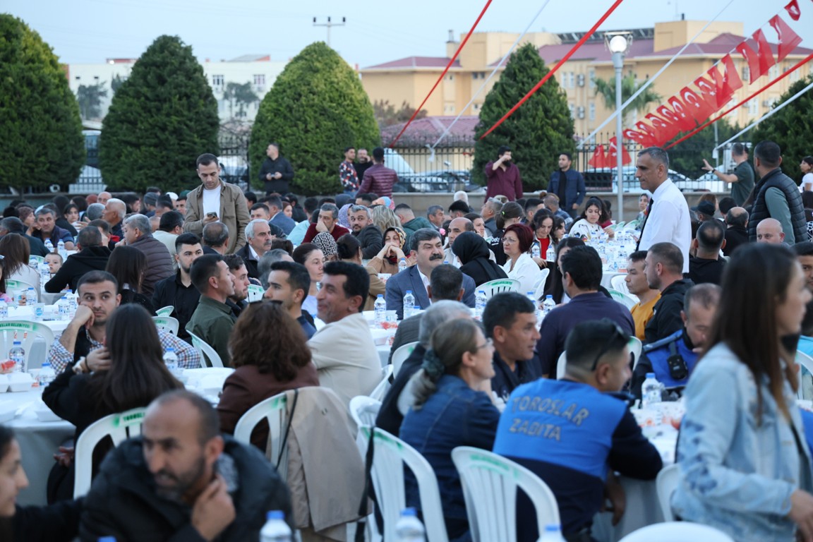BAŞKAN YILDIZ, ÇALIŞMA ARKADAŞLARI VE MUHTARLARLA BAYRAMLAŞTI