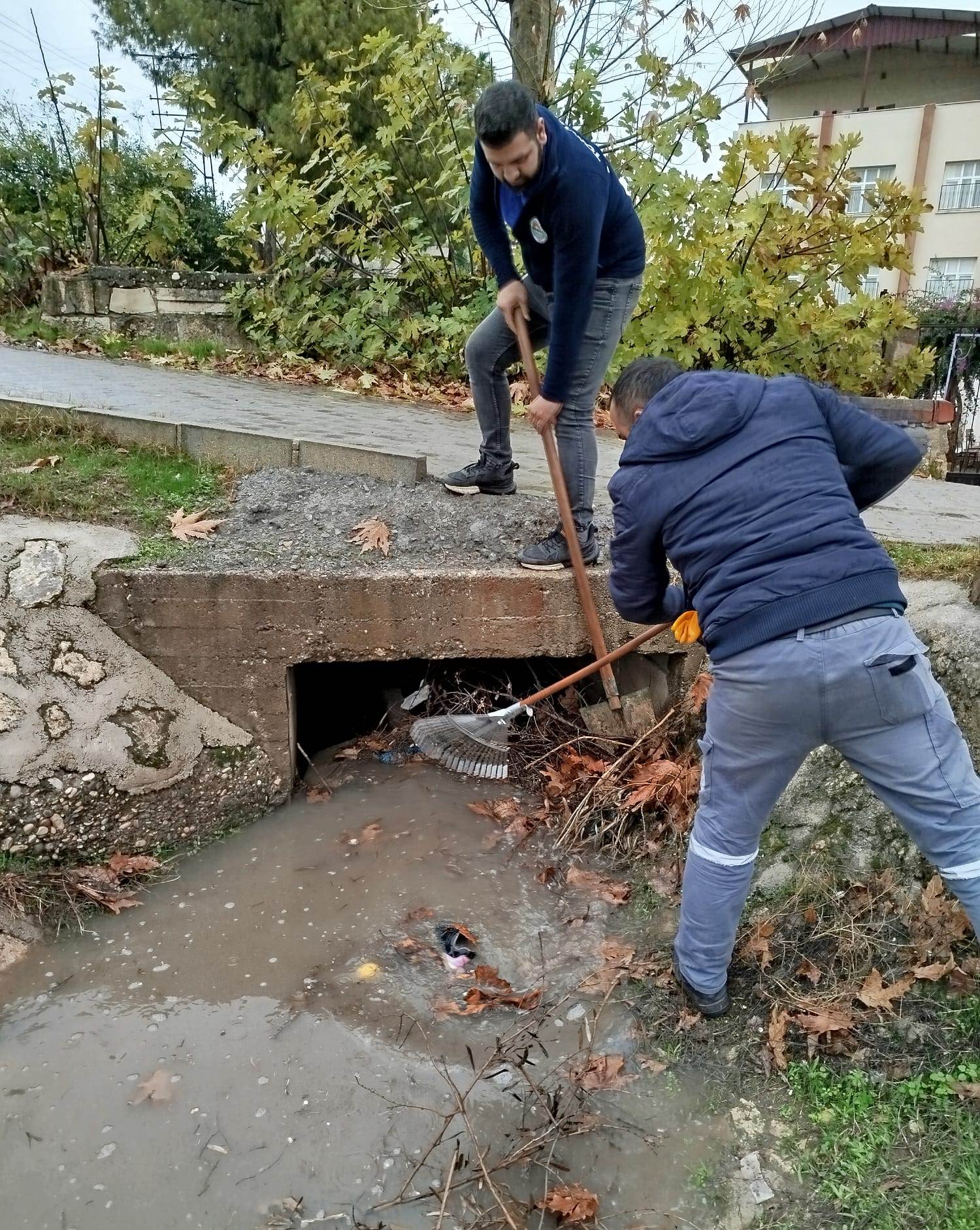 TOROSLAR BELEDİYESİNDEN MAZGAL TEMİZLİĞİ