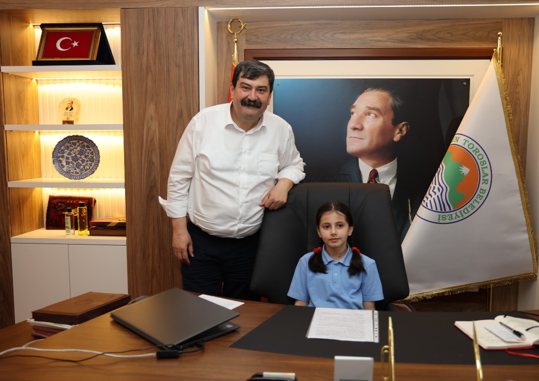 BAŞKAN YILDIZ, 23 NİSAN’DA KOLTUĞUNU MİNİK EYLÜL’E BIRAKTI