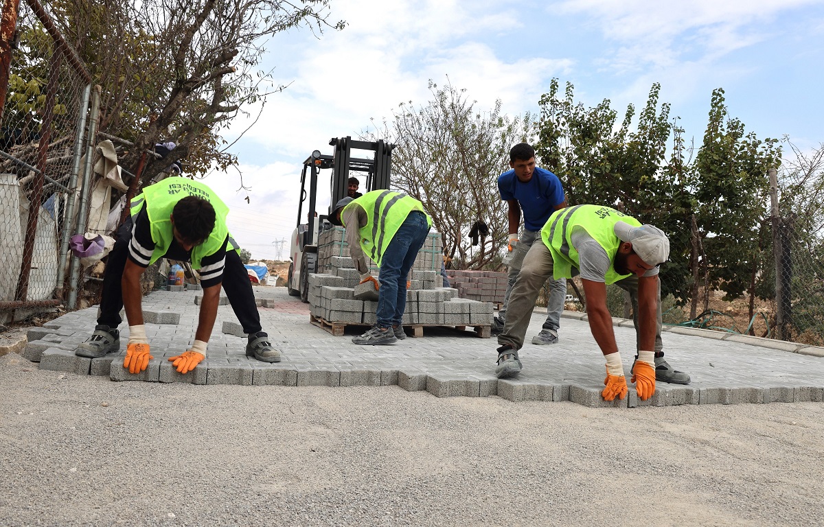 TOROSLAR BELEDİYESİ, YAYLA YOLLARINI KİLİT PARKEYLE YENİLİYOR