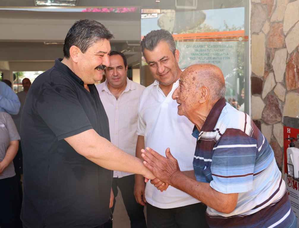 BAŞKAN YILDIZ’DAN HUZUREVİ SAKİNLERİNE BAYRAM ZİYARETİ