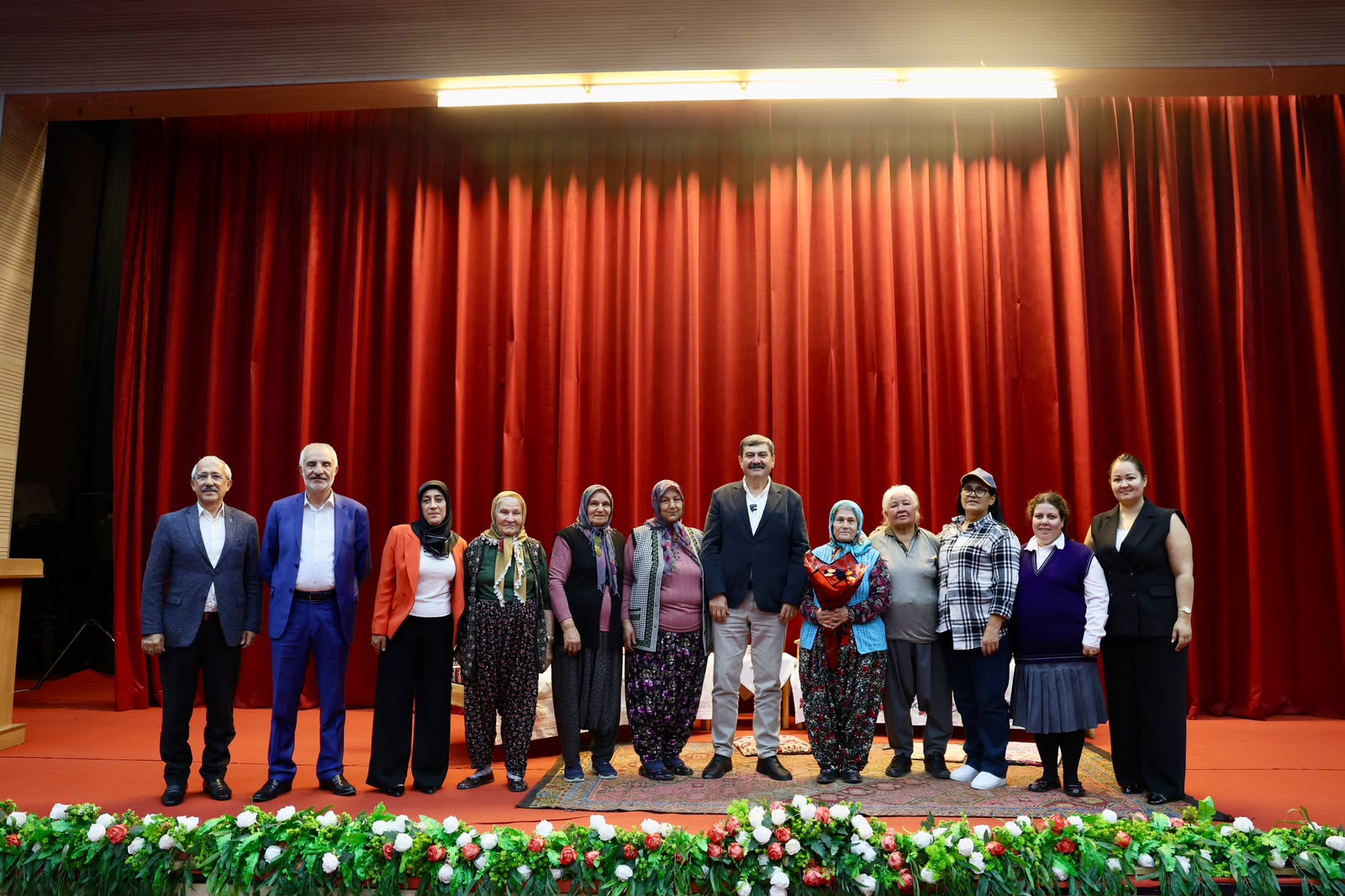 TOROSLAR’DA “ANNE ELİMİ BIRAKMA” TİYATRO OYUNU YÜREKLERE DOKUNDU - Görsel 3